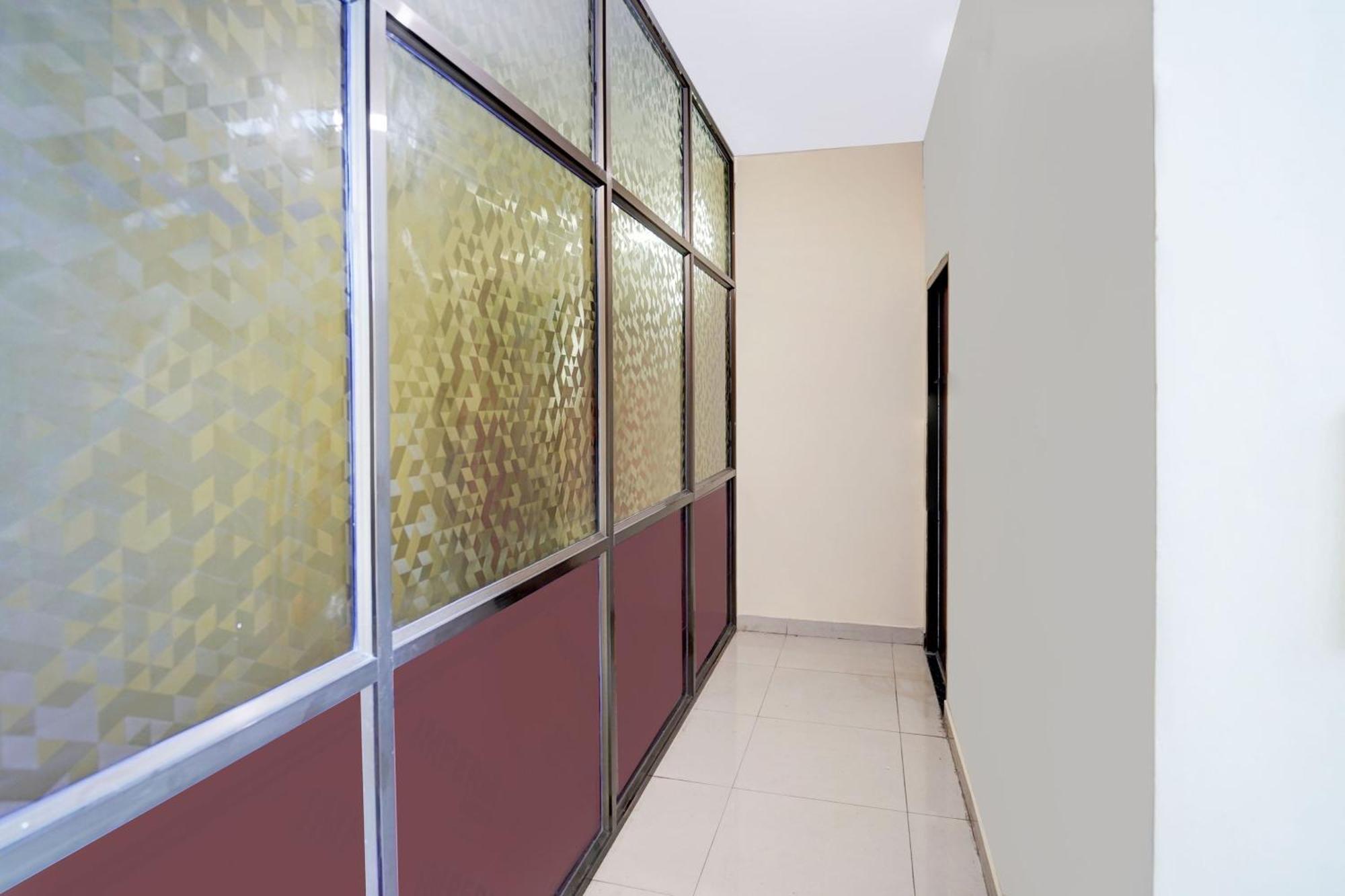 Super Hotel O Blw Kakarmatta Near Banaras Junction Варанаси Экстерьер фото