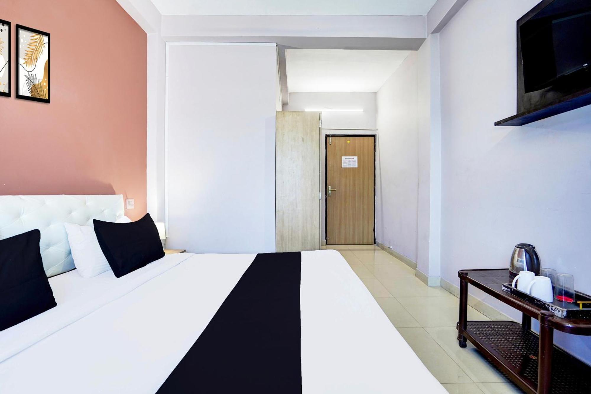Super Hotel O Blw Kakarmatta Near Banaras Junction Варанаси Экстерьер фото